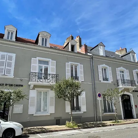 Le Pavillon D'enghien, Centre Vichy