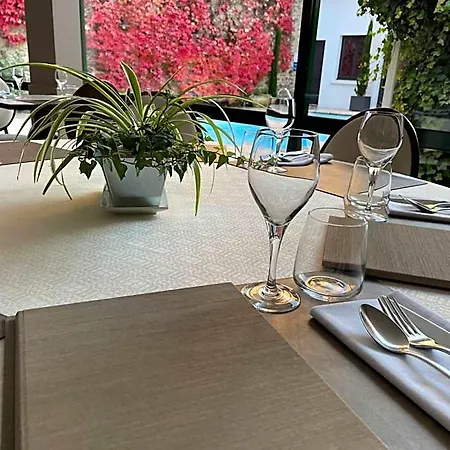 Le Pavillon D'enghien, Centre فندق 3*