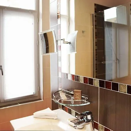 Le Pavillon D'enghien, Centre