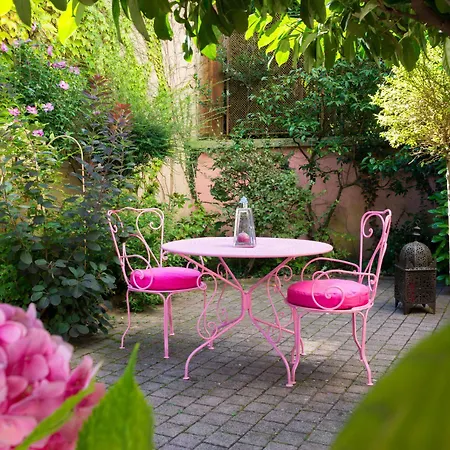 Le Pavillon D'enghien, Centre